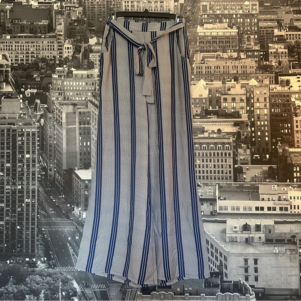 4SI3NNA Navy and White Patterned Palazzo Pants